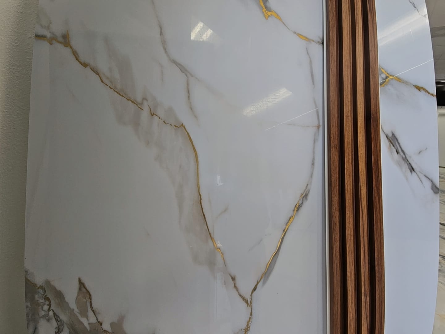 Finished gold accent wall design idea